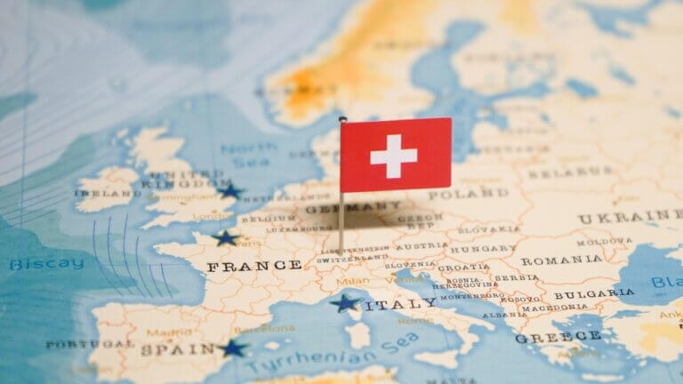 Leggi l'articolo VPN Svizzera: lo scudo digitale per la Privacy