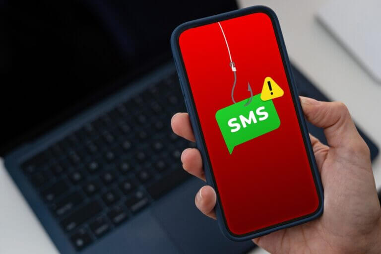 Che cos'è lo smishing la truffa tramite testo sms e whatsapp e come difendersi