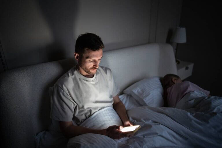 Cheating,Husband,Scrolls,Phone,,Chats,On,Social,Networks,,Messaging,In