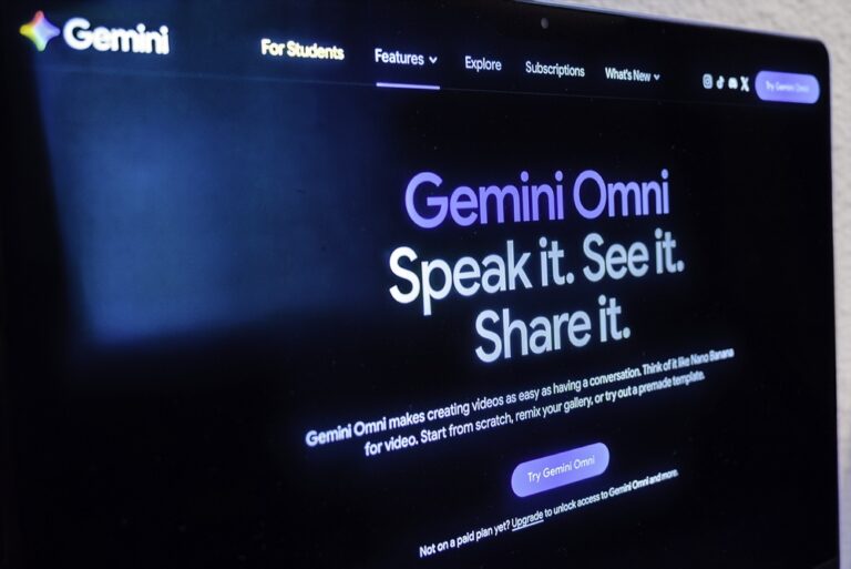 Mexico,City,,Mexico,,05,22,2026,,Laptop,Screen,Displaying,Gemini