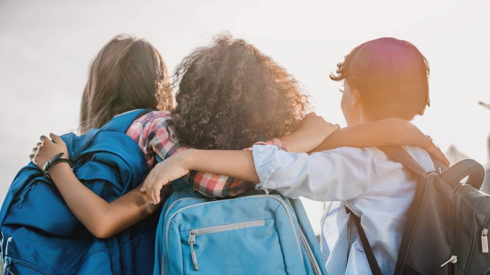 Privacy a scuola, attenzione a foto, video, chat di classe e IA