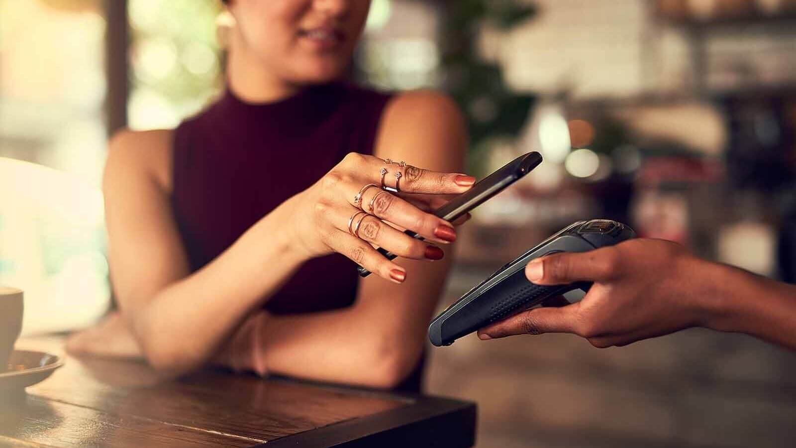 Invio corrispettivi e pagamenti digitali: semplificare la cassa e tagliare le commissioni sui POS
