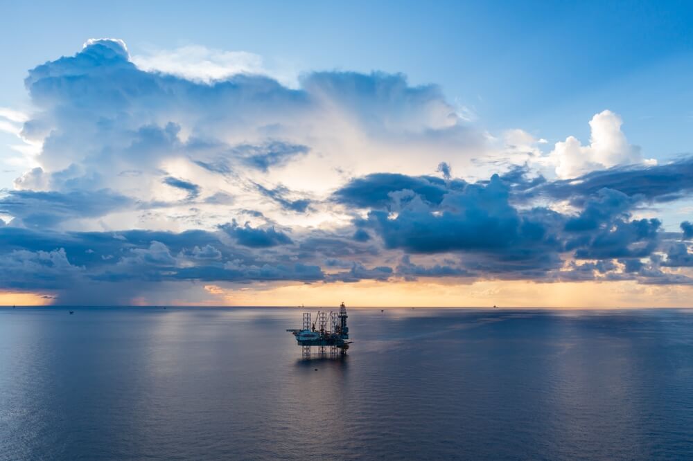 Offshore,Jack,Up,Rig,In,Aerial,View,In,The,Middle