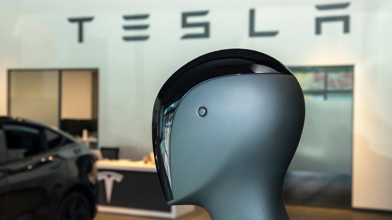 robot-tesla-16×9